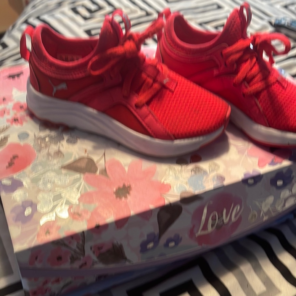 Puma Sneakers (Girl)